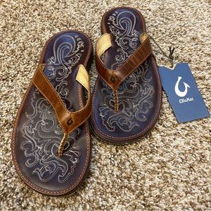 Women’s Paniolo OluKai leather sandals. Size 8. Natural color